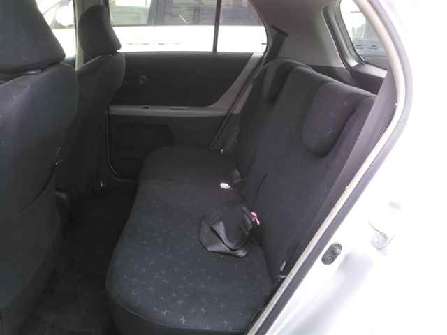 TOYOTA VITZ 2010