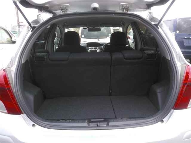 TOYOTA VITZ 2010