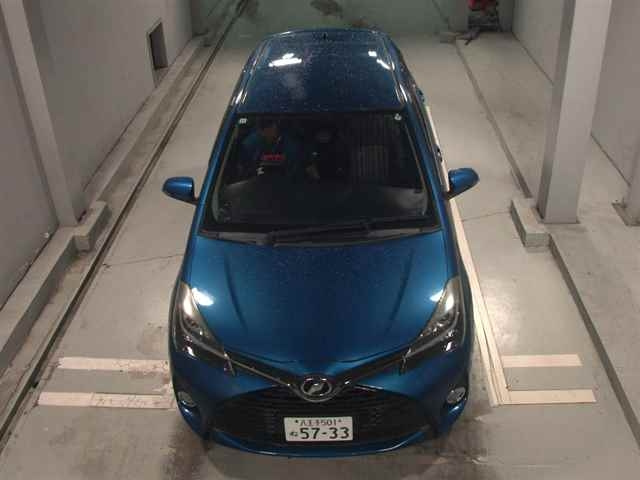 TOYOTA VITZ 2015