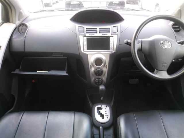 TOYOTA VITZ 2008