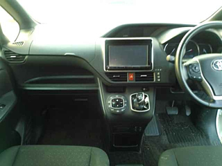 TOYOTA VOXY 2016
