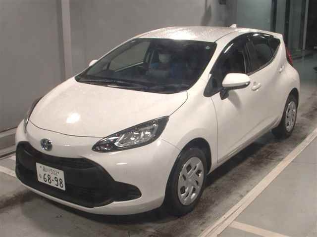 TOYOTA AQUA 2024
