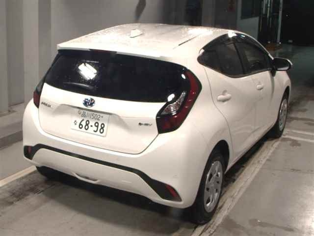 TOYOTA AQUA 2024