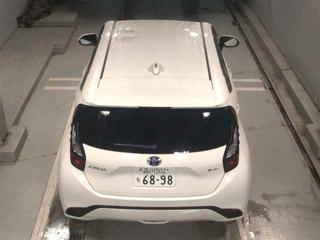 TOYOTA AQUA 2024