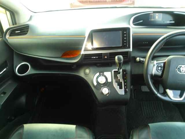 TOYOTA SIENTA 2016