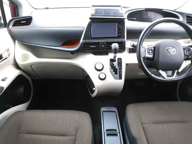 TOYOTA SIENTA 2016