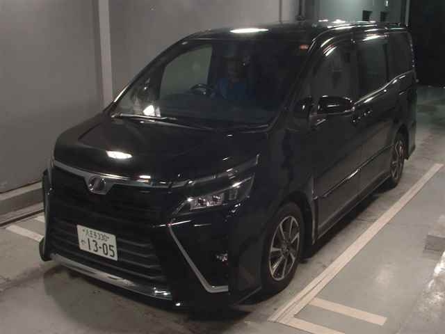 TOYOTA VOXY 2018