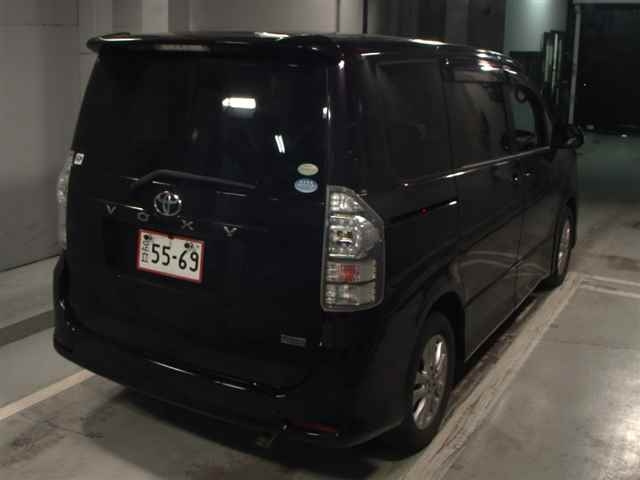 TOYOTA VOXY 2010