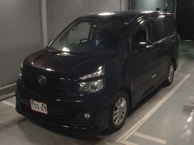 TOYOTA VOXY 2010