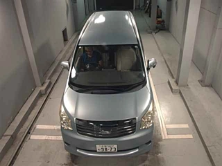 TOYOTA NOAH 2010