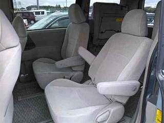 TOYOTA NOAH 2010