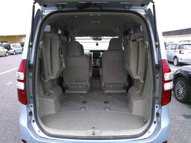 TOYOTA NOAH 2010