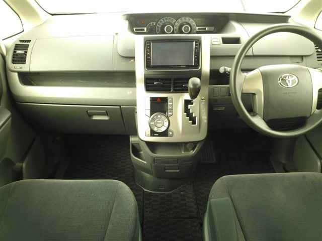 TOYOTA NOAH 2008