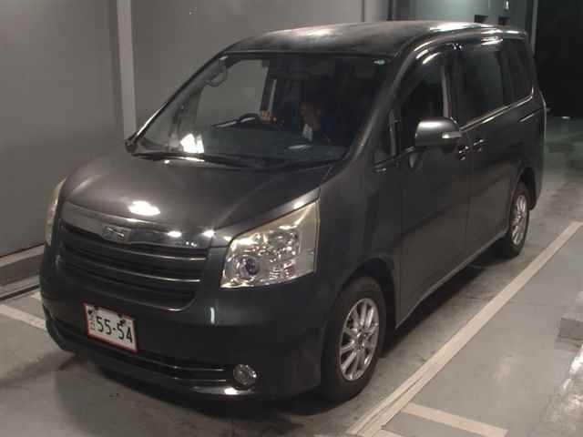 TOYOTA NOAH 2008