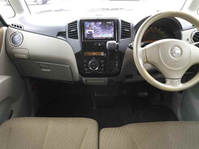NISSAN ROOX 2011