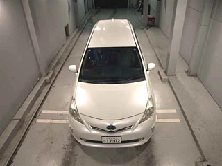 TOYOTA PRIUS ALPHA 2013
