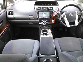 TOYOTA PRIUS ALPHA 2013