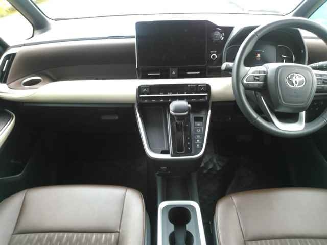 TOYOTA NOAH 2023