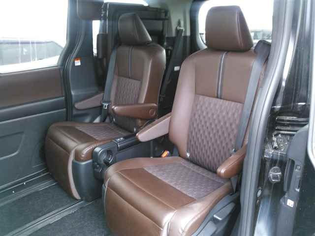 TOYOTA NOAH 2023