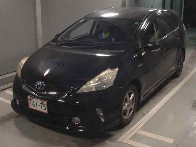 TOYOTA PRIUS ALPHA 2013