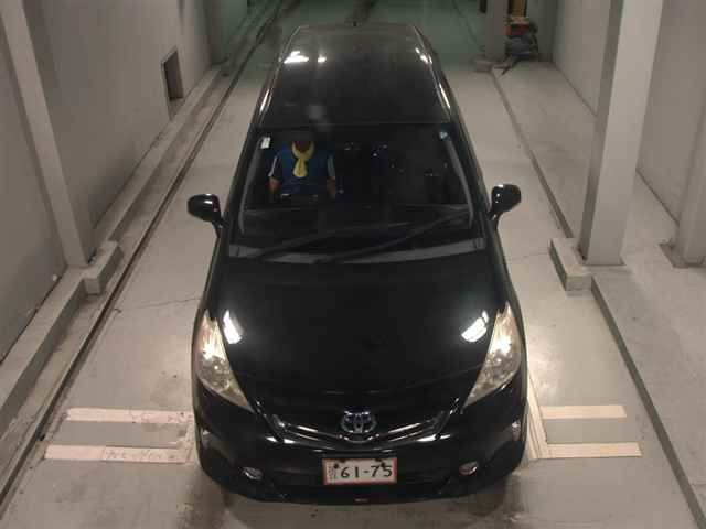 TOYOTA PRIUS ALPHA 2013
