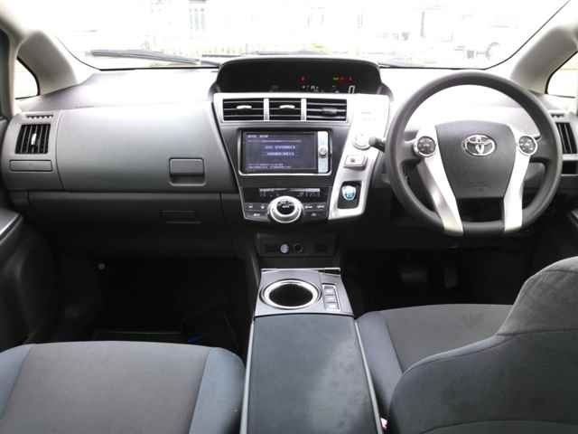TOYOTA PRIUS ALPHA 2013