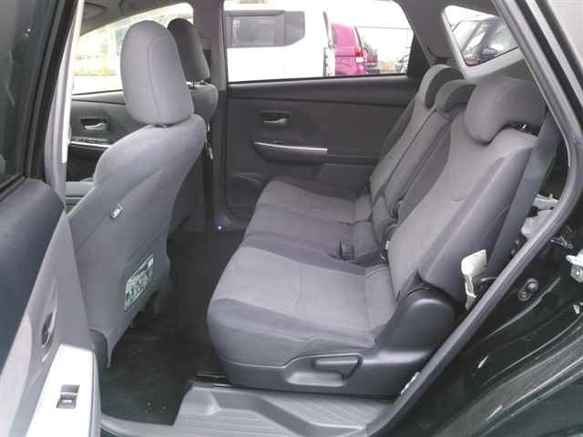 TOYOTA PRIUS ALPHA 2013