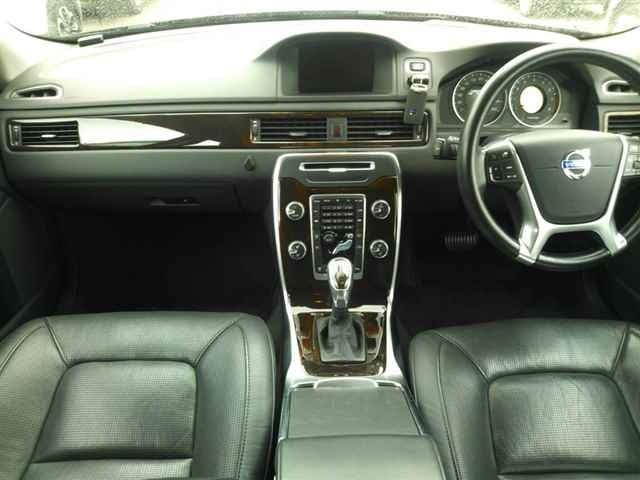 VOLVO V70 2013