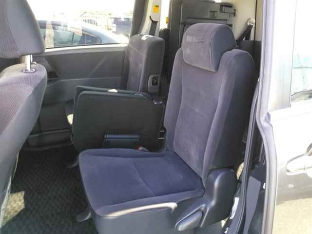 TOYOTA NOAH 2008