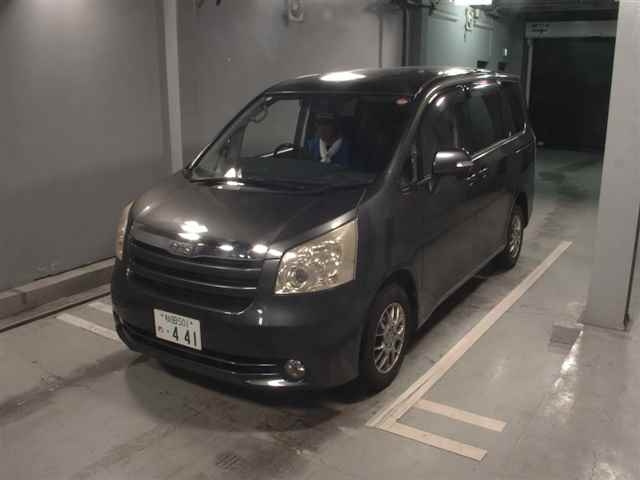 TOYOTA NOAH 2008