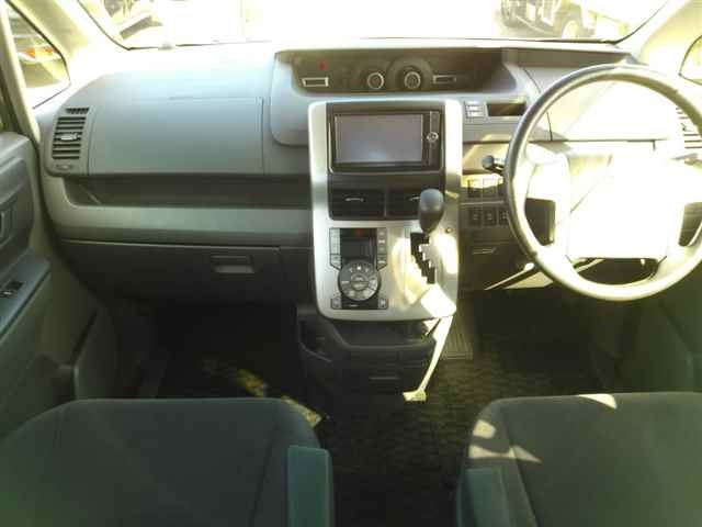 TOYOTA NOAH 2008