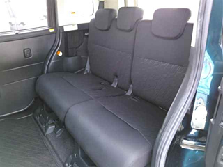 TOYOTA ROOMY 2017