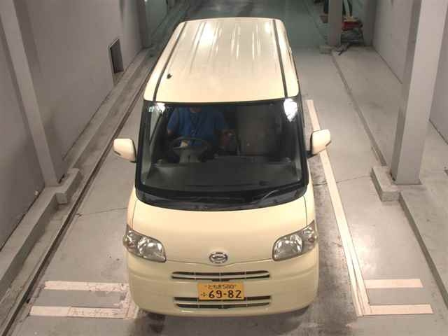 DAIHATSU TANTO 2011
