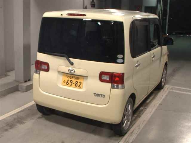 DAIHATSU TANTO 2011