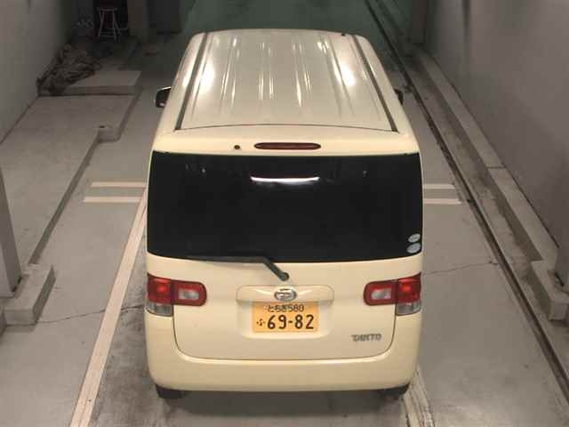 DAIHATSU TANTO 2011