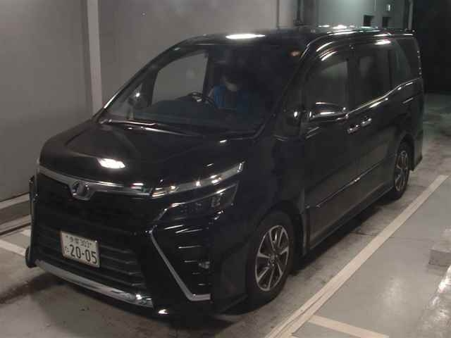 TOYOTA VOXY 2018