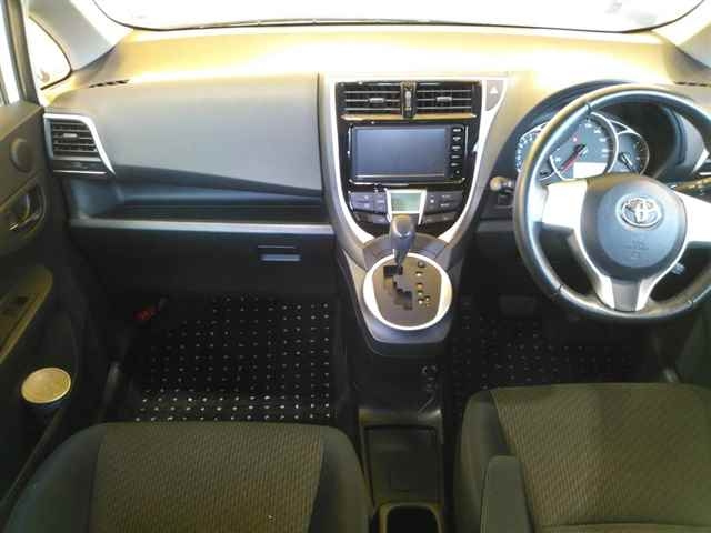 TOYOTA RACTIS 2014