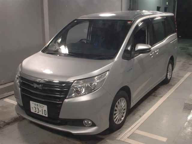 TOYOTA NOAH 2014