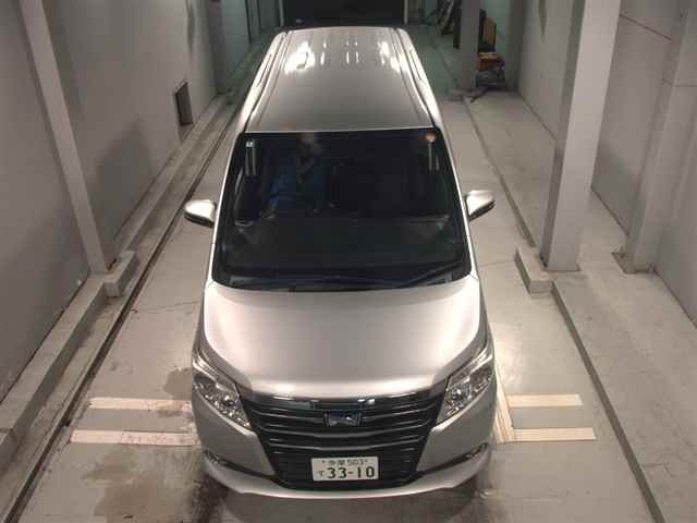 TOYOTA NOAH 2014