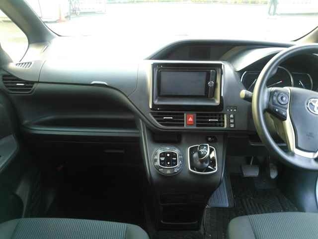 TOYOTA NOAH 2014