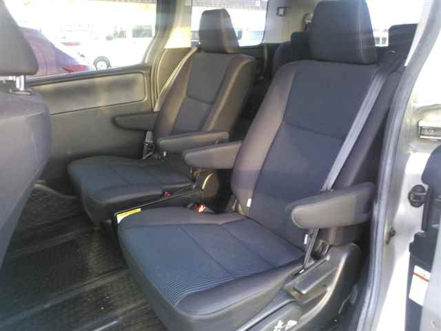 TOYOTA NOAH 2014