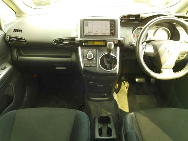 TOYOTA WISH 2010