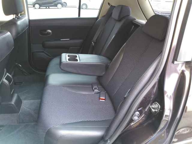NISSAN TIIDA 2011