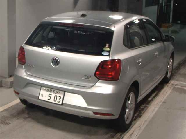 VOLKSWAGEN POLO 2016