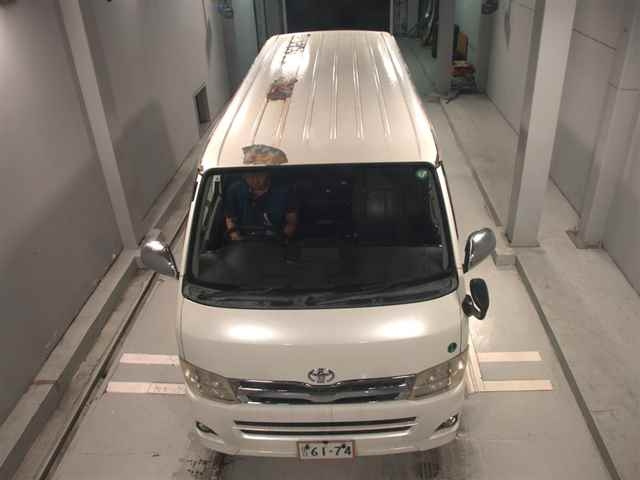 TOYOTA REGIUS ACE VAN 2010