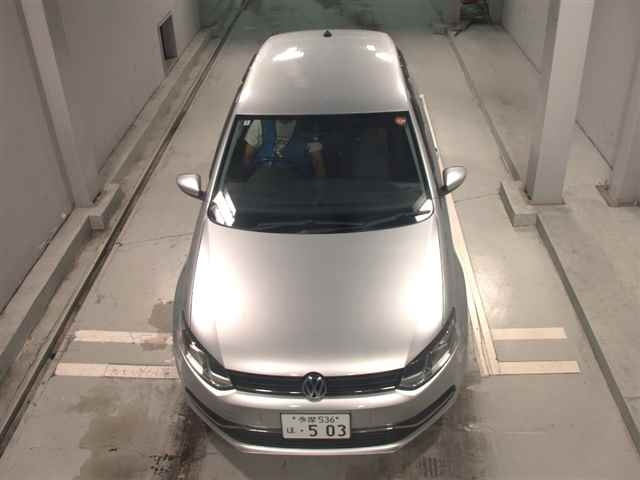 VOLKSWAGEN POLO 2016