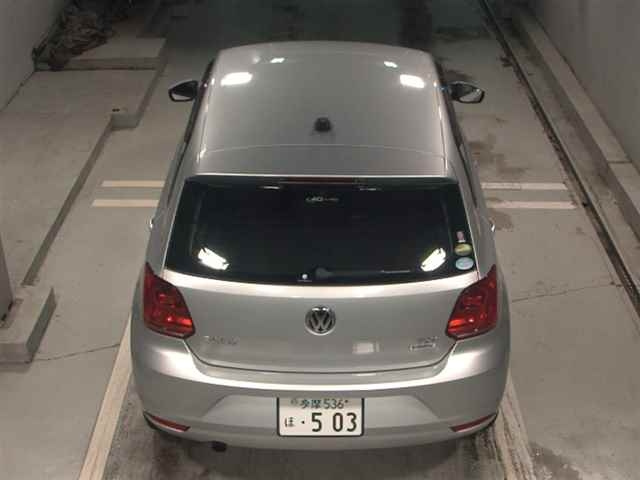 VOLKSWAGEN POLO 2016