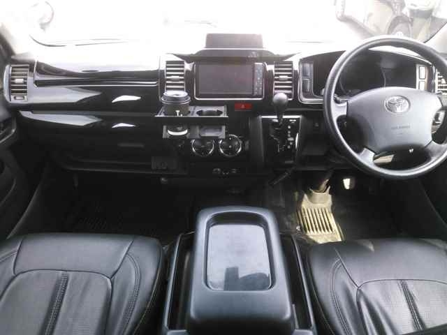 TOYOTA REGIUS ACE VAN 2010