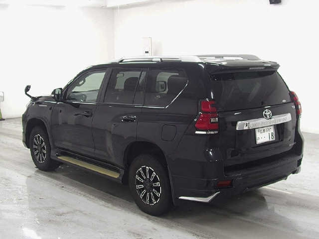TOYOTA LAND CRUISER PRADO 2019