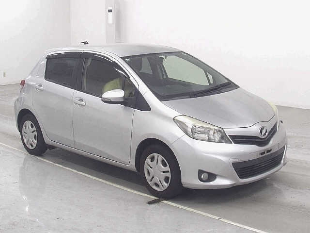 TOYOTA VITZ 2013